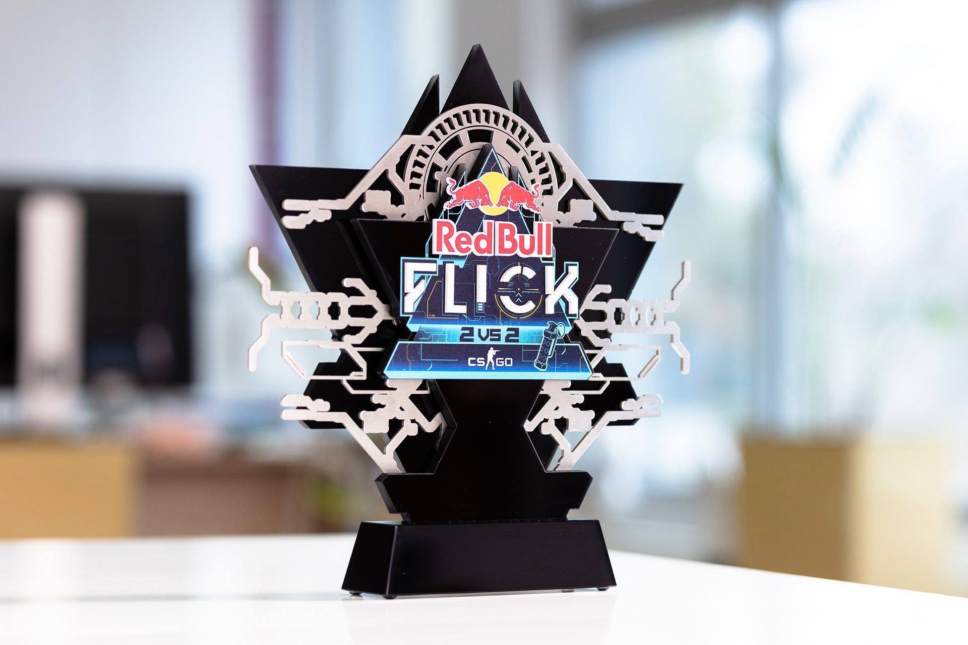 statuetka szklo red bull flick glasso